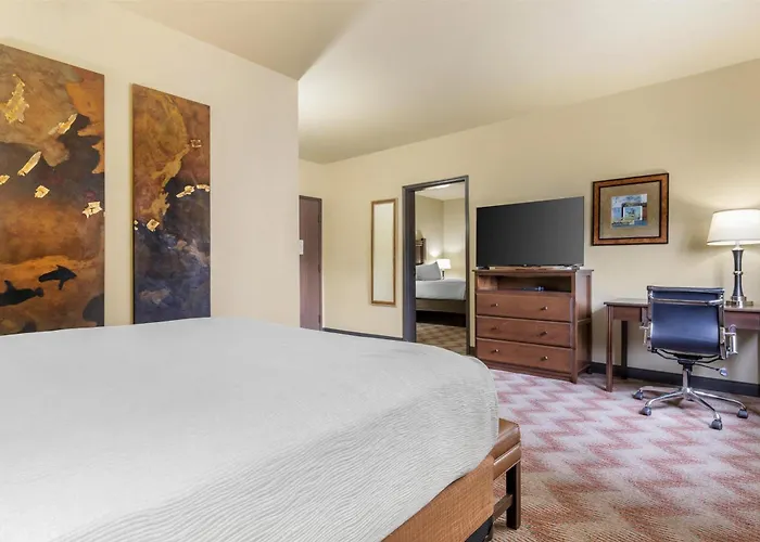 Best Western Plus Cimarron Hotel & Suites